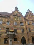 Fassade mit astronomischer Uhr am Ulmer Rathaus