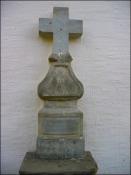 Kreuz hinter der Kapelle
