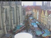 Platz mit Weihnachtsmarkt und West468