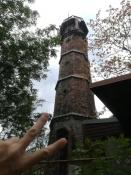 Logbeispielfoto Turm als Ganzes mit Finger