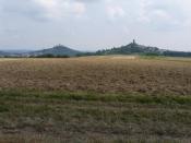 Blick von der Bank auf die Burgen Gleiberg (links) und Vetzberg (rechts)