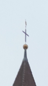 anzupeilende Helmstange der Kirchturmspitze