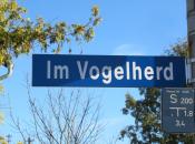 Straßenschild 'Im Vogelherd'