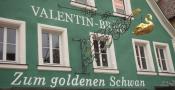Giebel mit Ausleger 'Zum goldenen Schwan'