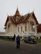 Thai-TukTuk vor Tempel in Gretzenbach