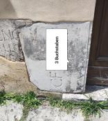 Buchstaben an der Kirche