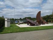 Memorial gegenüber vom Mercedes-Benz Centers