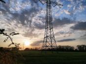 Sonnenuntergang an der Hochspannungsleitung