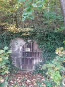 Ein Tor in den Berg hinein